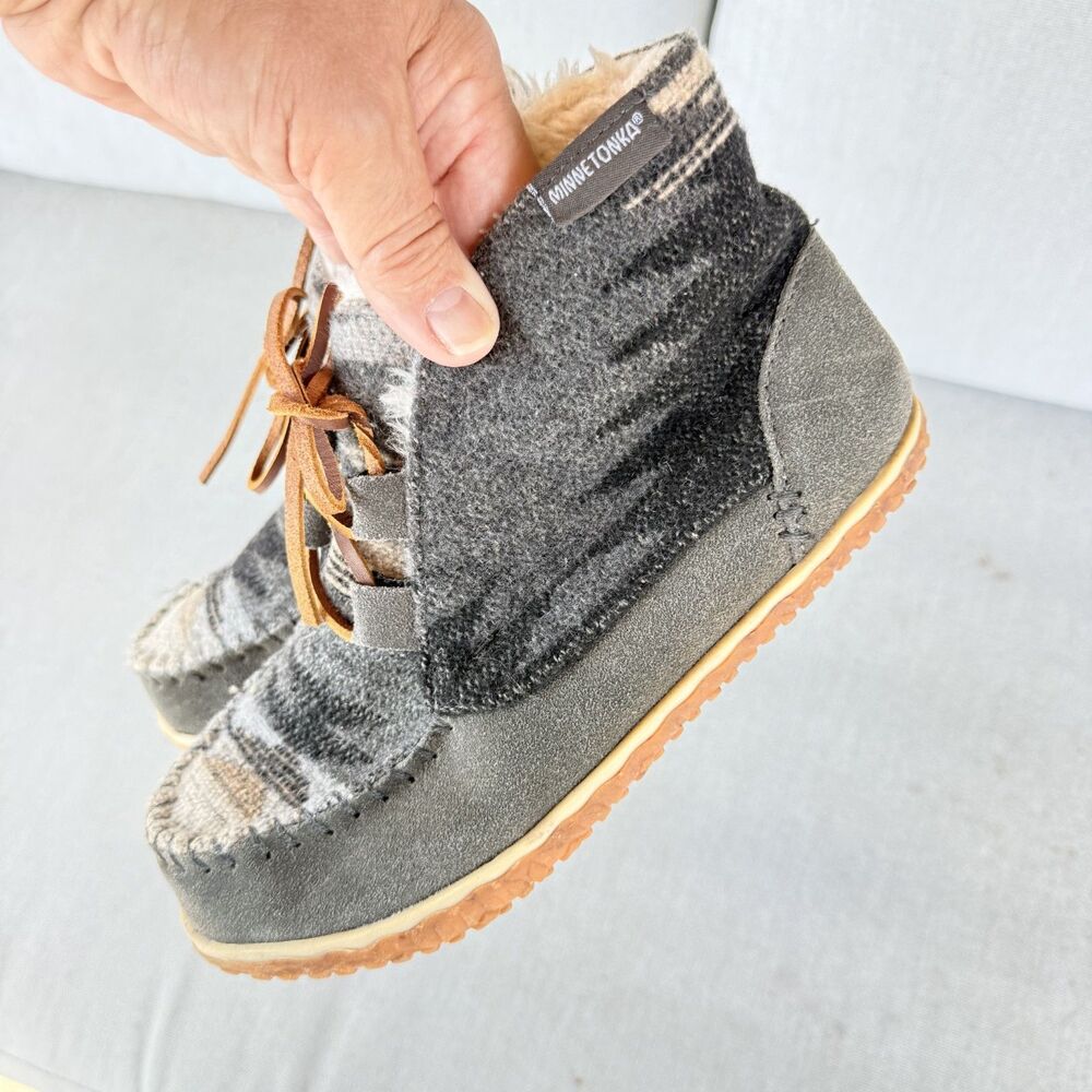 Minnetonka Hard-to-Find Plaid Moc-toe chukka Ankle Boots Faux Fur Gray Women’s 6